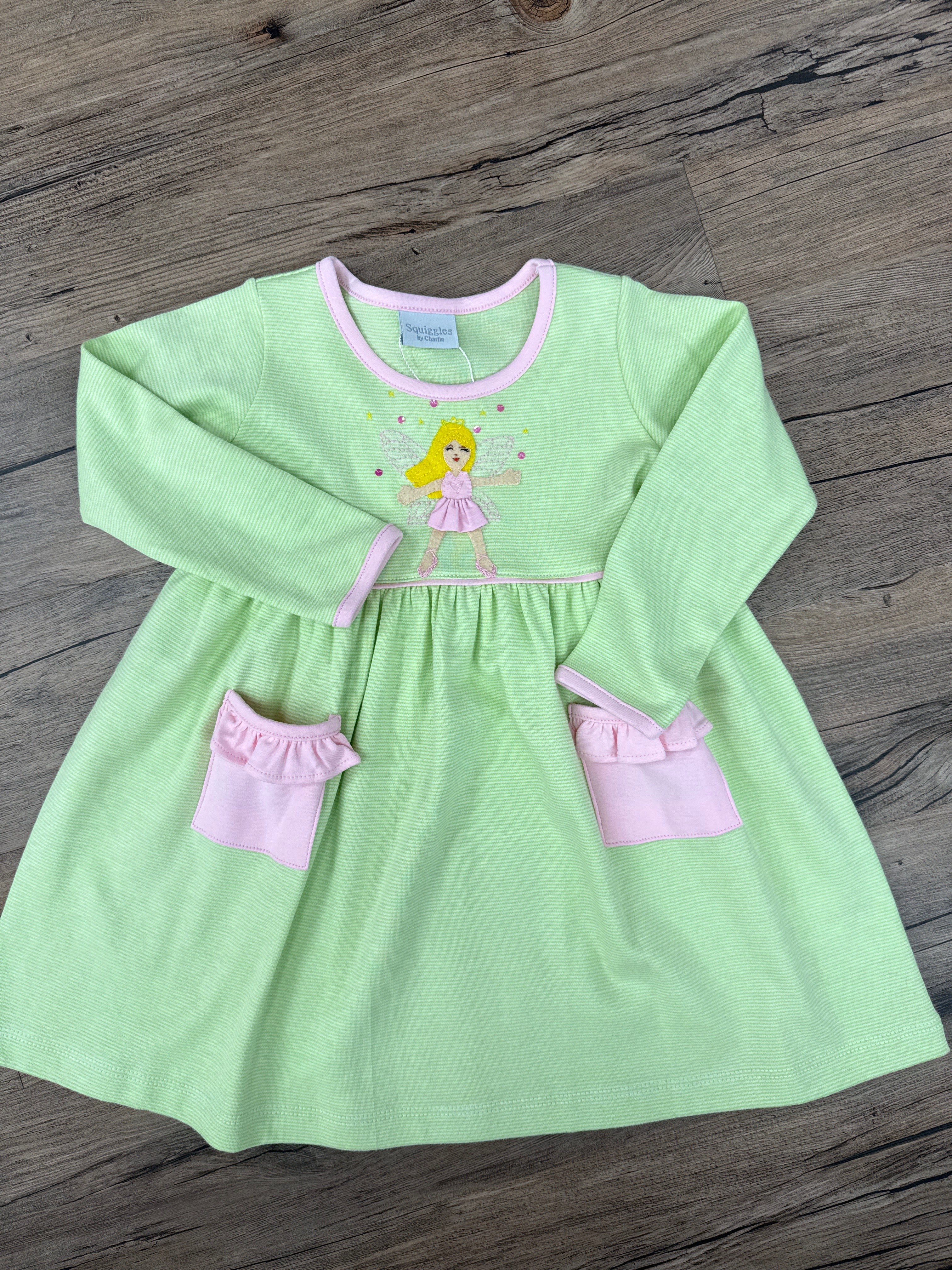 Robe ornée de l'applique Fée Ballerine